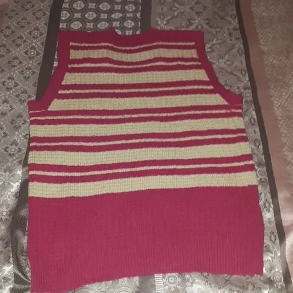 3/$20 Sale Pull over sweater vest top - Picture 4 of 4